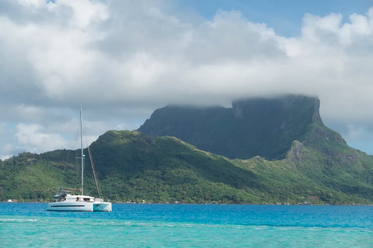 Raiatea sziget – Bora Bora sziget – Királyok Völgye túra