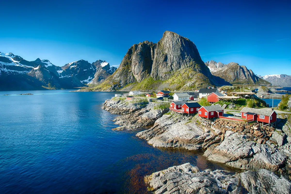 Svolvær – Henningsvær – Festvågtinden (541 m) – Svolvær