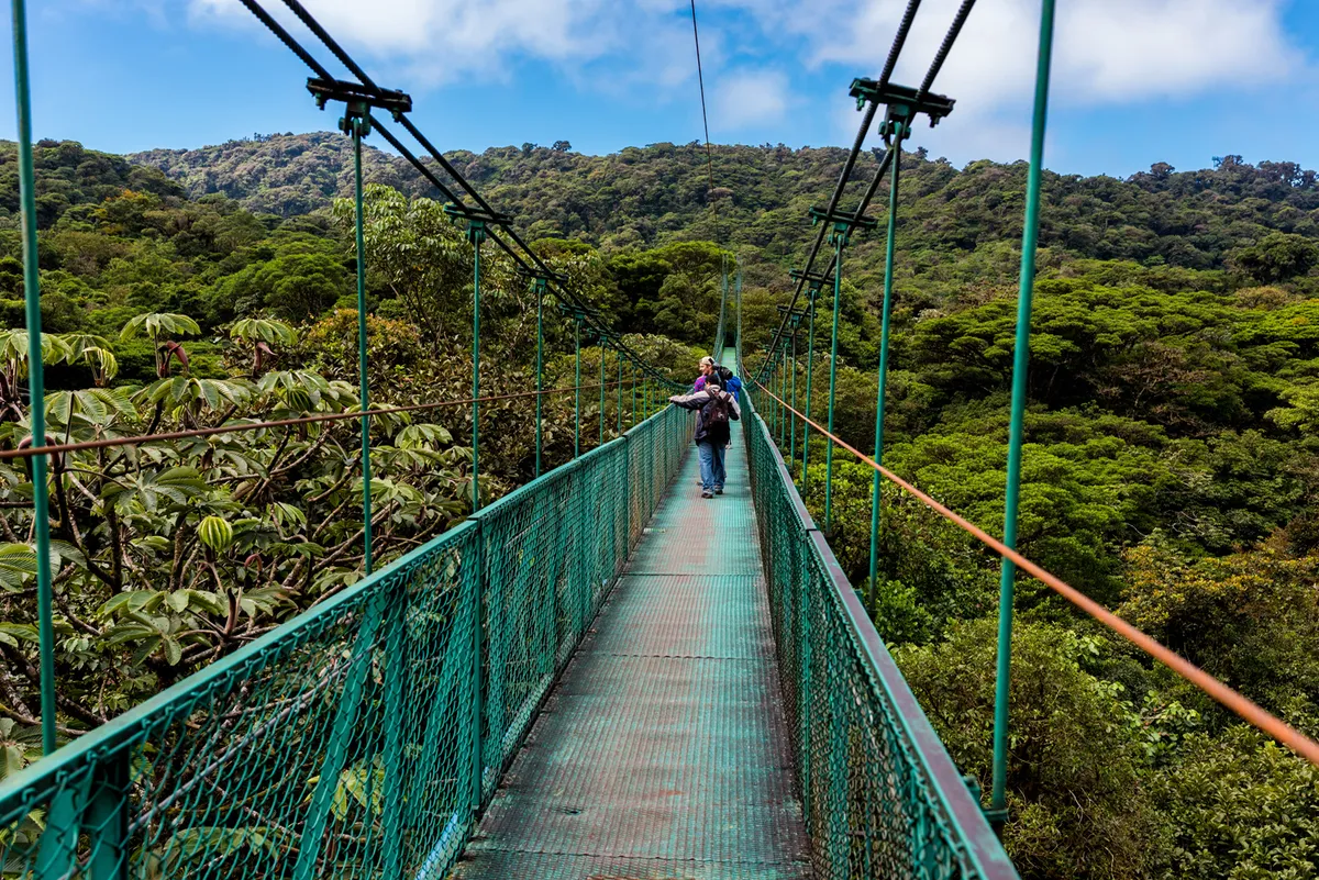 Arenal-vulkán Nemzeti Park – lombkorona túra – La Fortuna vízesés – Zip-line