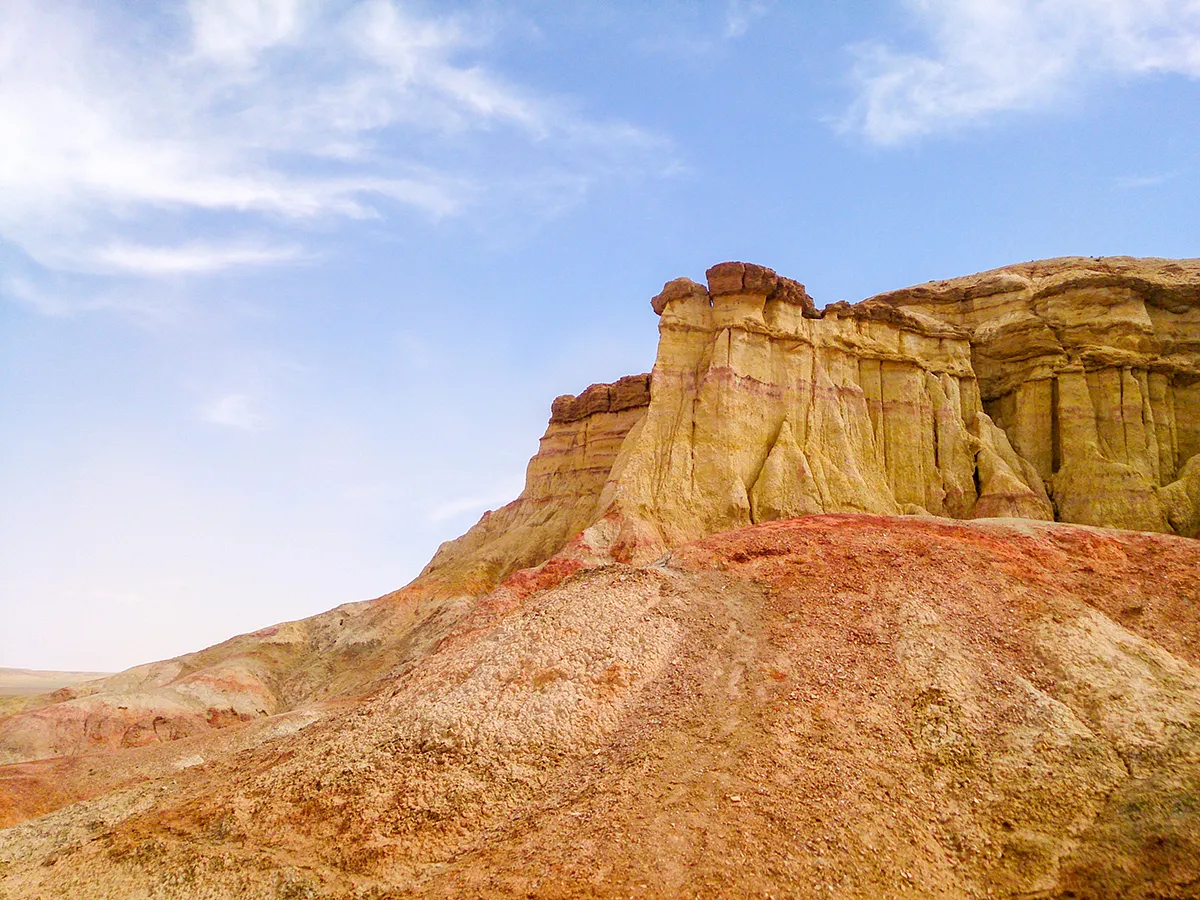 Góbi-sivatag: Baga Gazriin Chuluu Nemzeti Park – Tsagaan Suvarga