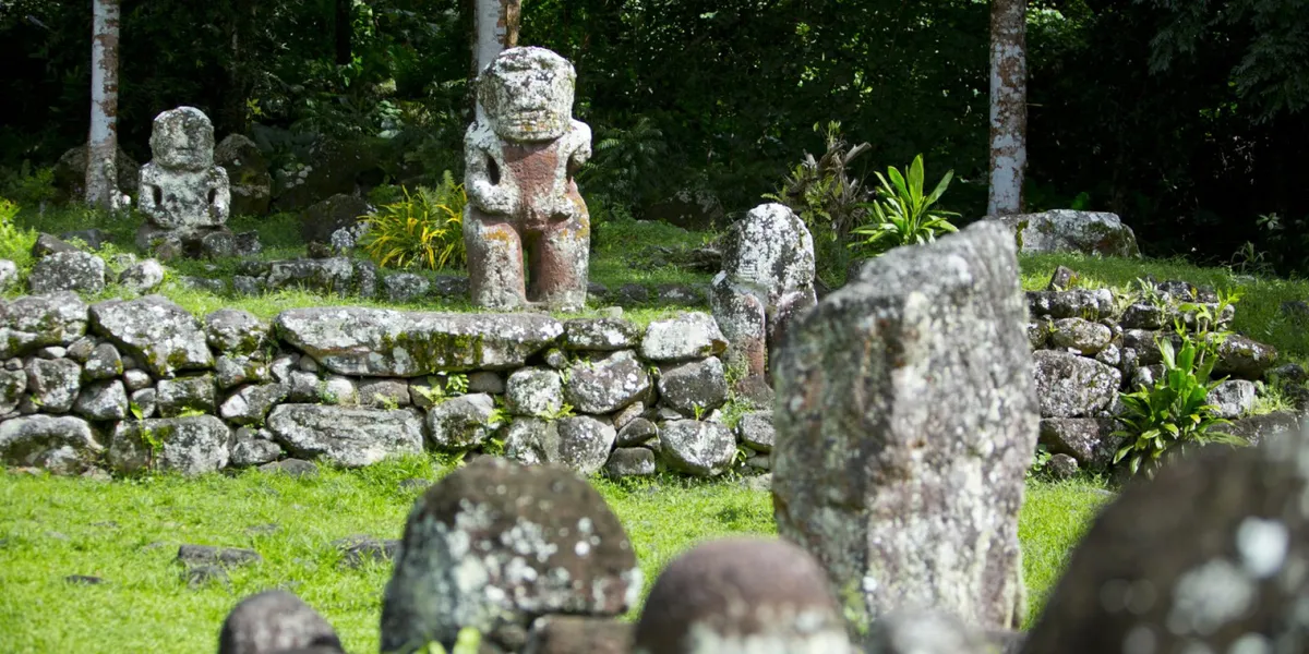 Marquises-szigetek: Hiva Oa sziget – Társaság-szigetek: Tahiti – Papeete