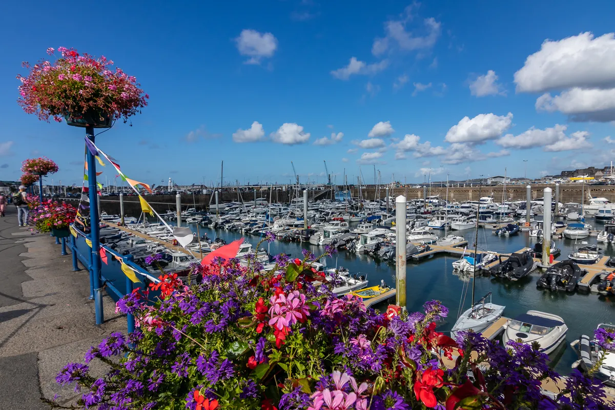 Csatorna-szigetek: Guernsey-sziget – Saint Peter Port