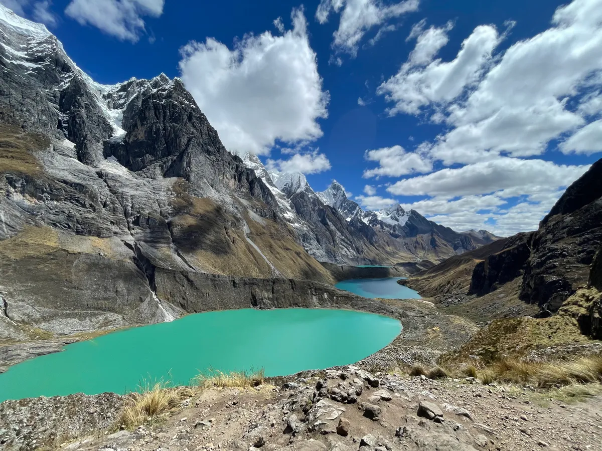 Laguna Carhuacocha (4150 m) – Punta Siula (4830 m) – Huayhuash-völgy (4400 m)