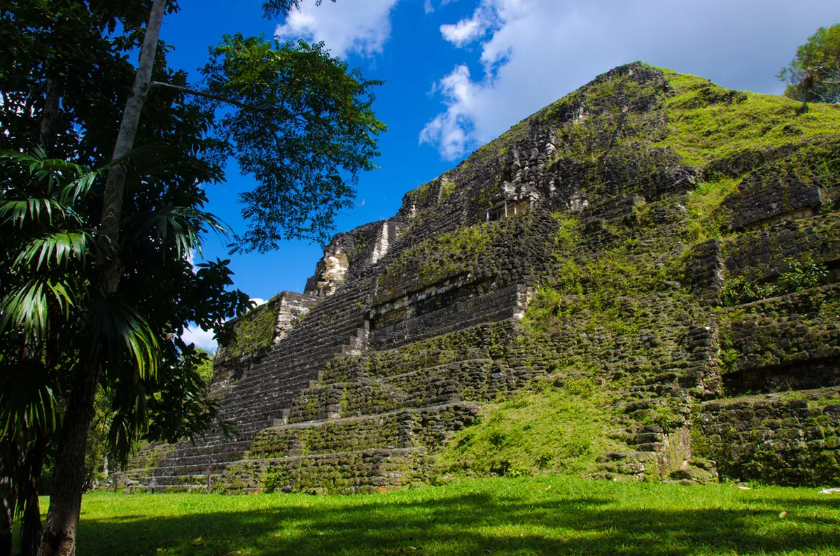 Flores – Topoxte Régészeti Park – Yaxha Régészeti Park – Tikal