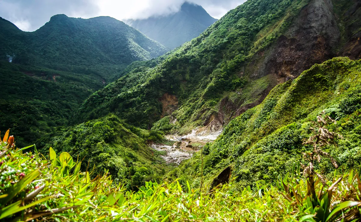 Guadeloupe – Basse-Terre – kompozás – Dominika: Fort Shirley