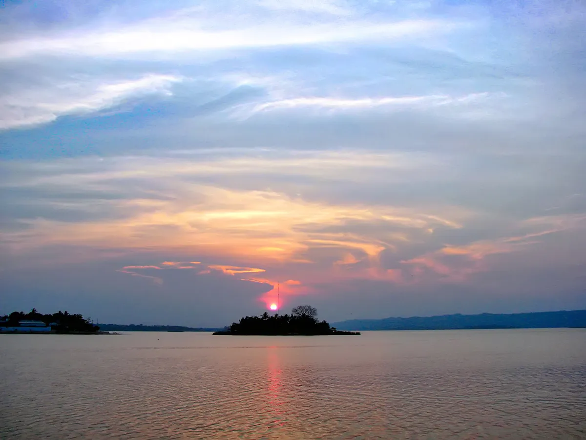 Copan – Guatemala: Río Dulce Nemzeti Park hajókirándulás – Petén Itza-tó – Flores-sziget