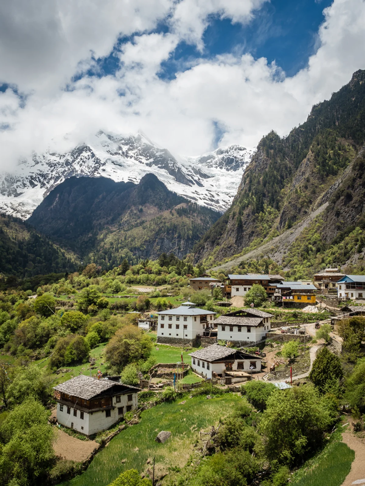 Shangri-La – Deqen – Shangri-La – Xidang – Yubeng falu (3200 m)