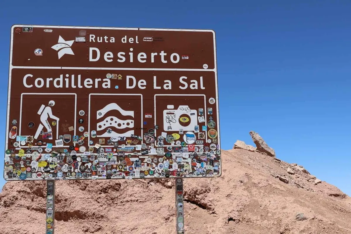 Santiago de Chile – Atacama-sivatag – Calama – San Pedro de Atacama (2400 m) –  Valle de la Luna