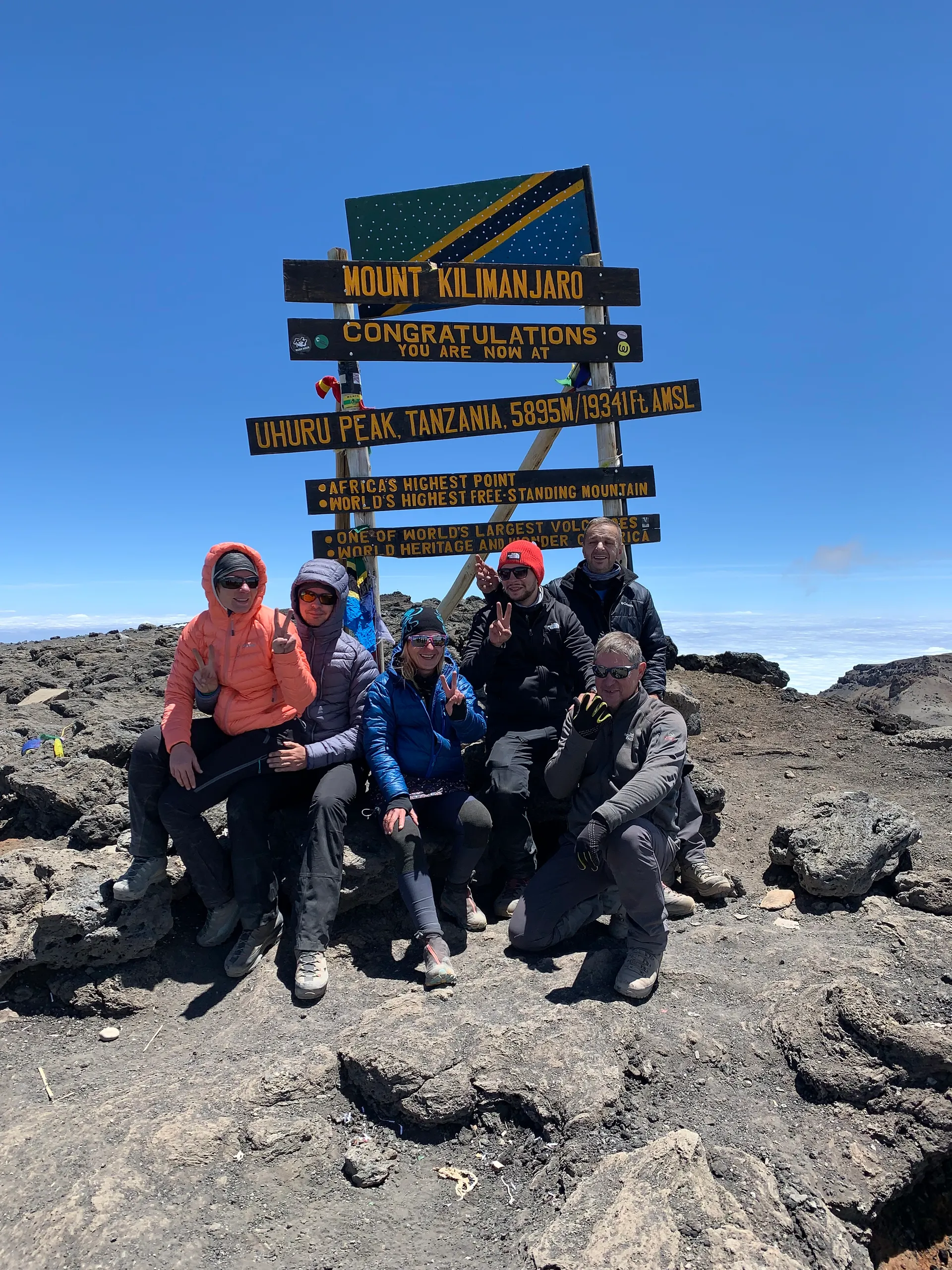 Megmásztam a Kilimandzsárót! – 5. nap: Barafu tábor (4680 m) – Stella Point (5752 m) – Uhuru csúcs (5895 m) – Millenium tábor (3820 m) 