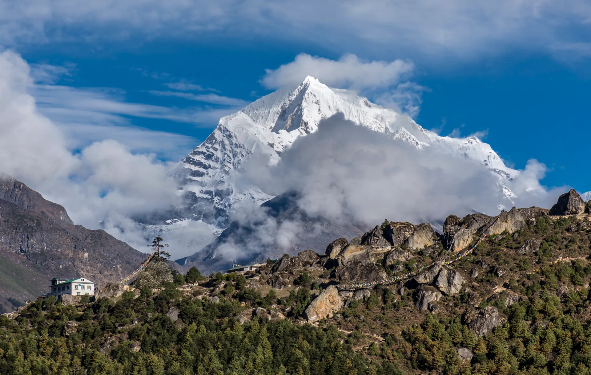 Mesék a Mount Everest alaptábor túráról – 1. rész: Úton a serpák fővárosába, Namche Bazaarba 