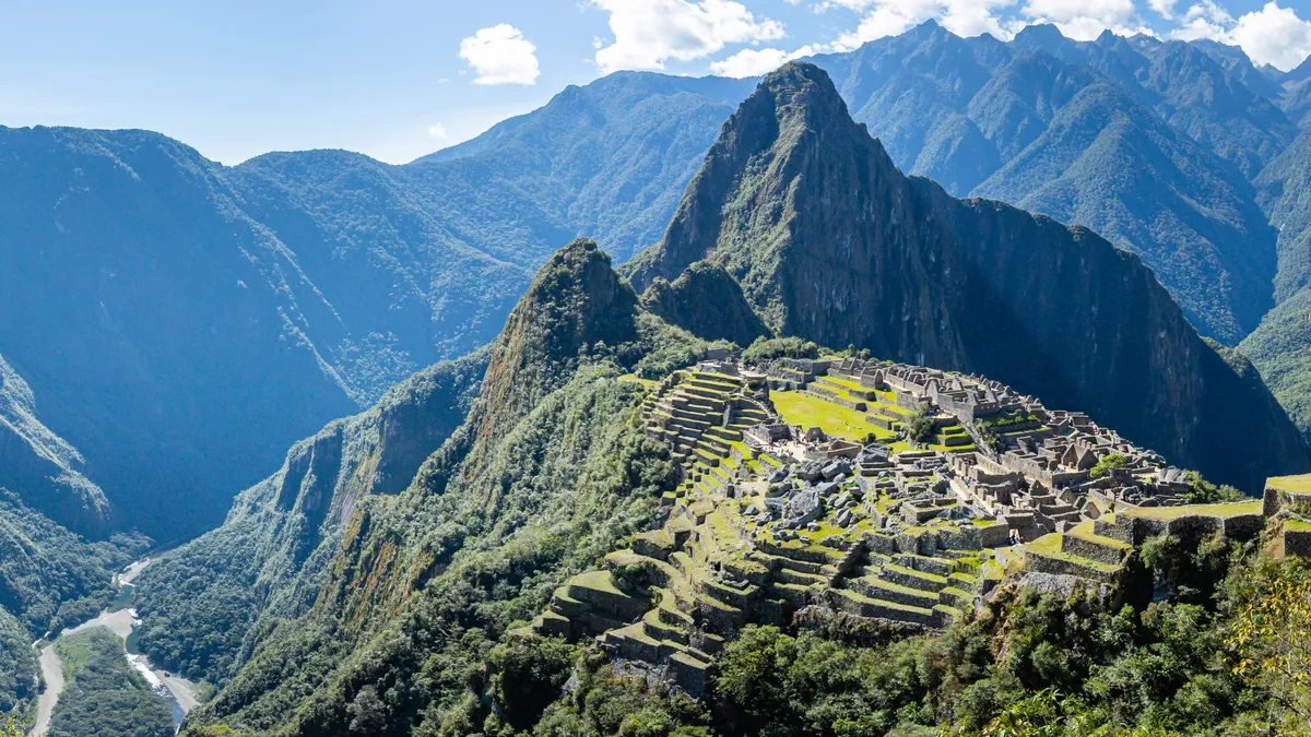 Ollantaytambo (2700 m) – Aguas Calientes (2200 m) – Machu Picchu (2600 m)