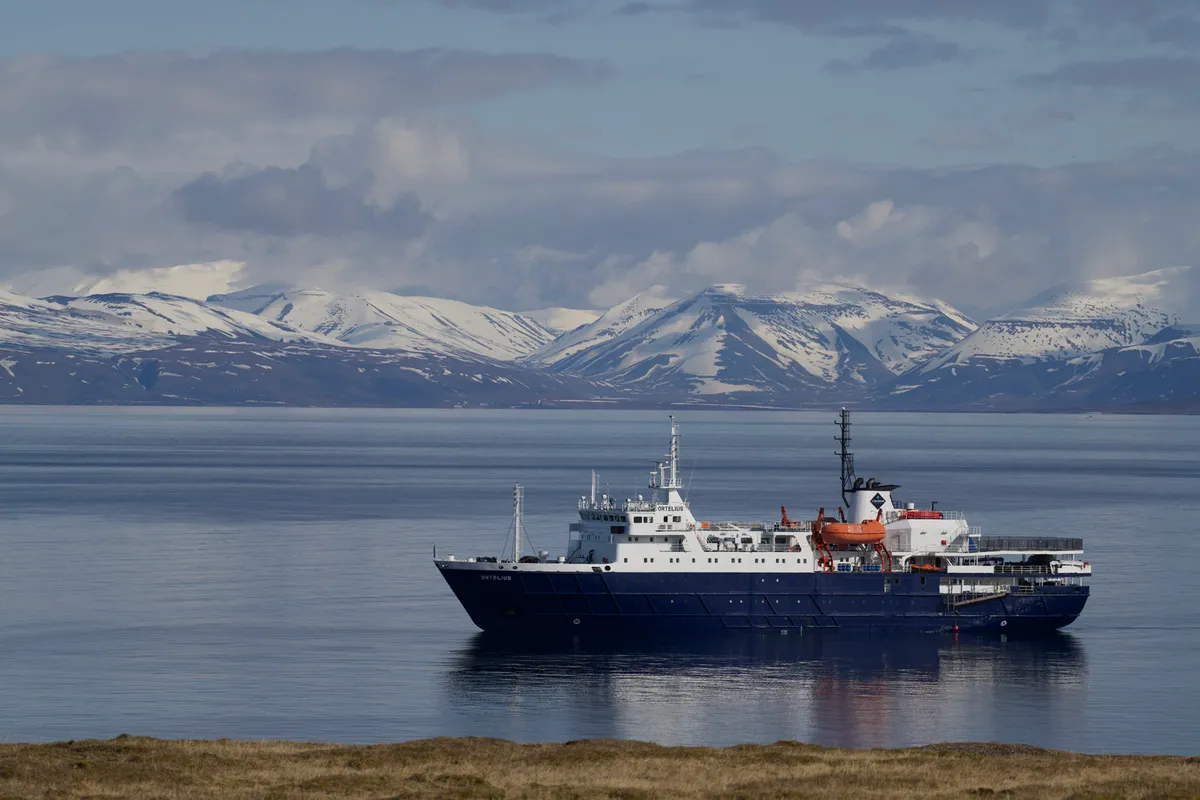 Spitzbergák: Longyearbyen – Isfjord